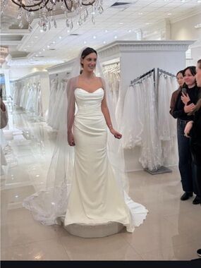Strapless Sweetheart Wedding Gown - Never worn, never altered, perfect condition